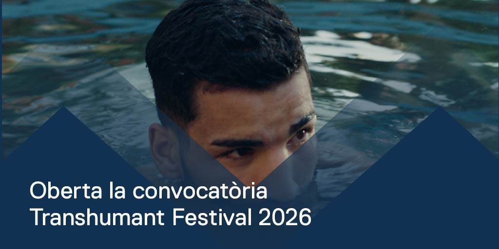 Protagonista del film IMADE guanyador de dos premis transhumant treu el cap de l'aigua mentres està al mar 