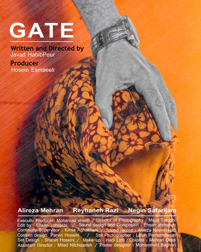 Cartell de la pel·lícula Gate. Primer pla d’una persona amb el cap cobert amb un vel taronja estampat de flors, mentre una mà masculina en blanc i negre li subjecta el cap. Fons taronja amb els crèdits de la pel·lícula i noms de l’equip.