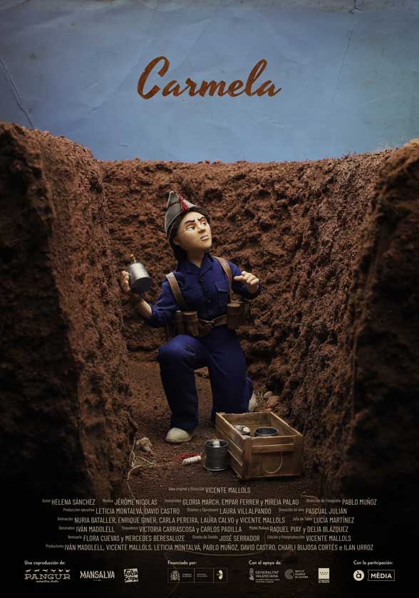 Pòster de la pel·lícula 'Carmela'. Es veu un ninot de plastilina que representa una dona amb uniforme de la Guerra Civil espanyola, que està ajupida dins d'una trinxera. Té una granada a la mà i una caixa de fusta al costat. El títol, 'Carmela', es troba a la part superior de la imatge i els crèdits a la part inferior.